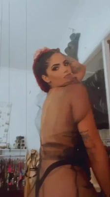 miuryoficial - Meine Boobies verstecken sich noch ein wenig  Wer möchte sie sehen