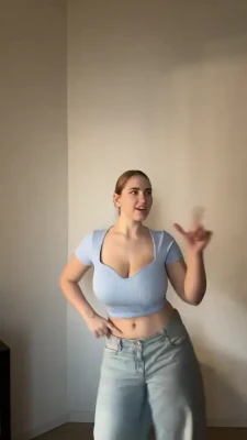 chiri_francesca - Sneaky upskirt shot