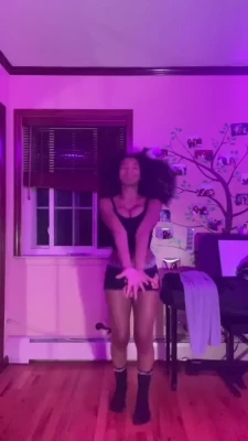 kelsyhhh - I need someone to hold my tits