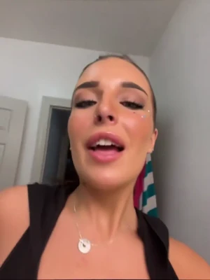 elysecarolyn2 - Who s making sure I m being a good girl