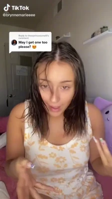 brynnemarieeee - If you slide on the right   in the second photo my ass greets you