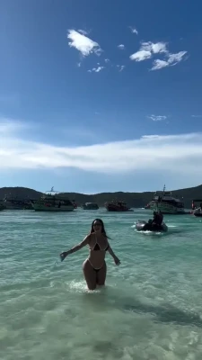 rachellcoronado - Live-streaming slowly….who likes my sleep streams?