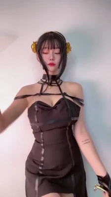 berry_is_blooming - can you dom me  i want some guidance