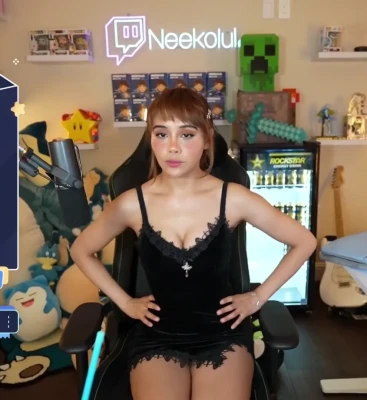 neekolul - Who saw me in my little pink outfit over the weekend?