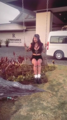cray - Bored at home   what do you want to see me dance in