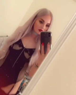 courtneyysmoke - Life check  I m alive Barely post tho