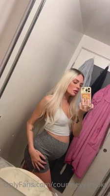 courtneyysmoke - Lick the filth off me