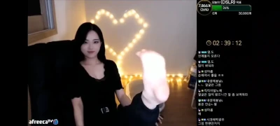 zlzzlz95 - Nothing makes me smile more than daddy and his massive cock in my