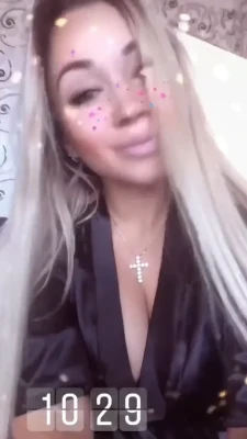 annetkostenko - Mira lo que te esta esperando ..para que lo metas en tu boca papi y