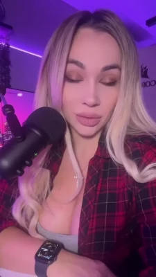 annetkostenko - Professor do you like my juicy lips sucking your cock under the desk 