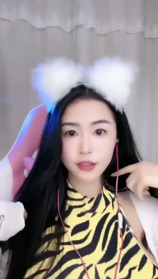 echoyueofficial - Would you like to squeeze them or cum in between them? 😈