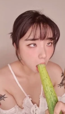 e_chi_h - Sucking and riding his dick makes me happy