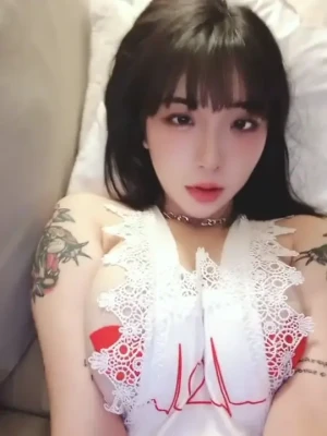 e_chi_h - feeling thick and juicy come take a sip