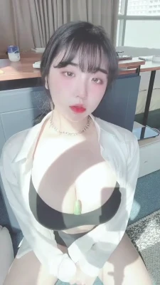 e_chi_h - Hey guys  I think I DM d everyone  I just wanted to check up  Please