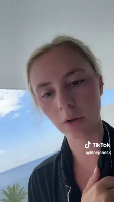 taylortrafton1 - Indosso questa gonnellina senza nulla sotto e si vede tutto  Le    