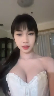 larizamnc - Some of you wanted to see me trying on my small bras as my boobs are