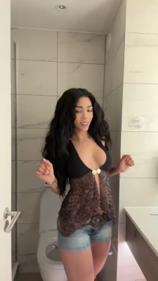 itssunpi - Fetishguy in several different videos gets his cock sucked by the