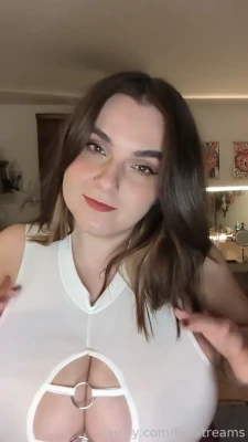emstreams - Smelling my stinky sweaty feet