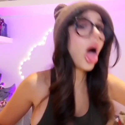 sssniperwolf - I love this fluorescent color