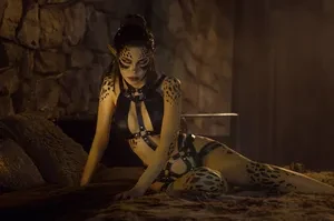 frau_haku