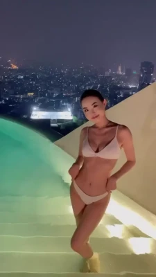 qdorap - Everyone loves hot showers and shows