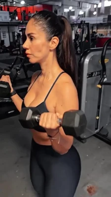 sofiayunes - Watch my pussy get SOOOAKEED tonight