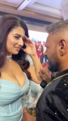 rasha_kirmani - Who doesn’t love some boobs and belly lol🥰🥰