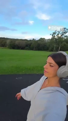develique - 👏 👏👏 Who doesn’t like swinging tits that clap? 😉😘