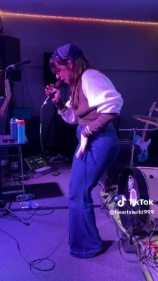 gabbiehanna - Photos from Hawaii, making sure that fat bulge is visible from space!