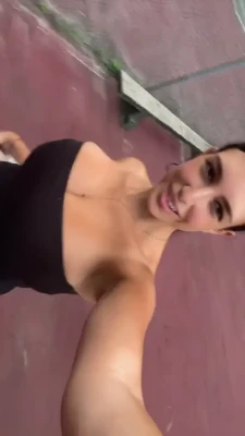 leilani_azalea - Wanna suck your cock while u play with my tits 🤤🤤
