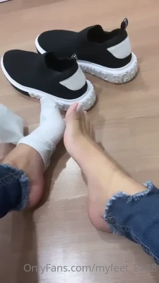 my_feet88 - Pussy flash for you. 😉