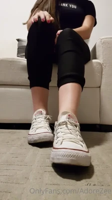 adorezee - Pretty face with the feet to match