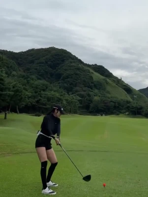 tashay0ung - Feeling the hair flips for this fit