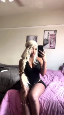 luvxrcos_ - Feeling sexy this morning.. can you give me a hand or two?