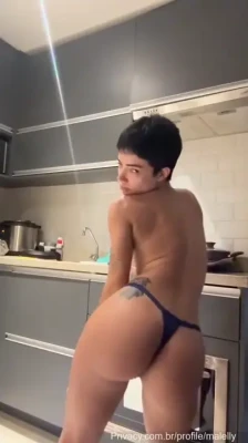 marcelalelly - haha I can grip a lightsaber with my feet... just so you know