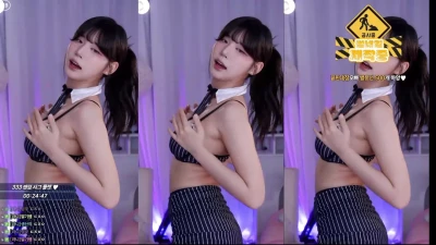 golaniyule_ - goodbye monday moonday, helloooo titty tuesday😈