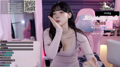 golaniyule_ - More public teasing back when it was possible 😘