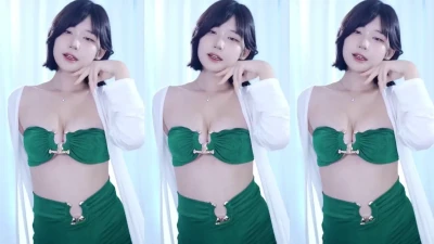 golaniyule_ - Do you like this outfit? I did a live stream on my SG profile with it
