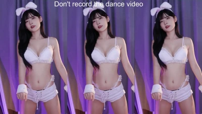 golaniyule_ - What sexy outfit do you wanna see me in? 😜😈