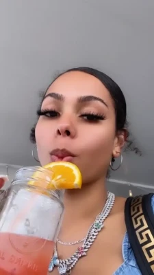 qween - You know you can see more in my DM babe