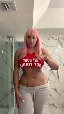 angelferrnandezz - My tits look extra perky in this 😉