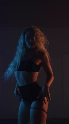marielouna__ - Twerking Tuesday with friends!!!  Full video without the swim covers