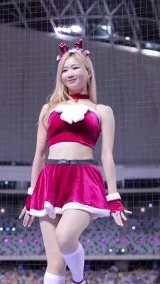showshowz1124 - Care to help me wash my cheeks? 🥺👉👈