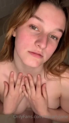 itscarlyjane - Who’s gaming today?! Would you want me to suck you’re cock while
