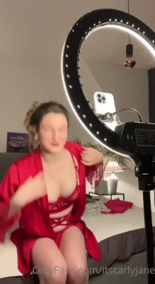 itscarlyjane - who's ready for ~spooky szn~