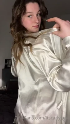itscarlyjane - Put your cock right here ⬆️🖕🏾