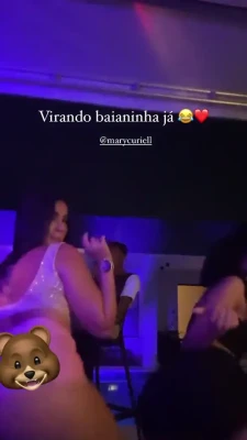 dailymarycuriell - Mis amores ando con dolor de espalda mañana cumplo con los que me