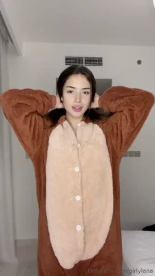 girlylana - Spreading for you 🍑