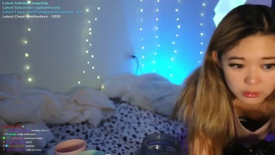 extraemily - do you think you can spread my legs wider than this?🍒😈