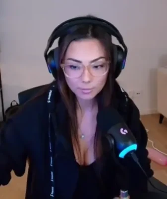 rydstedtm - I live that outfit.. makes me look a little e-girl slut.. and i kinda